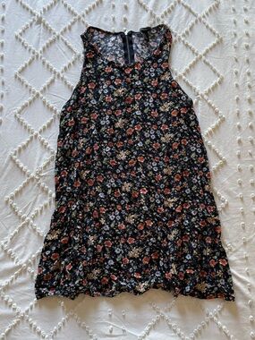 Forever 21 Black Floral Ruffle-Hem Tank